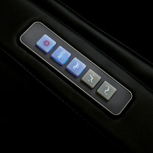 coway-massage-chair-gallery-elderly-friendly-buttons